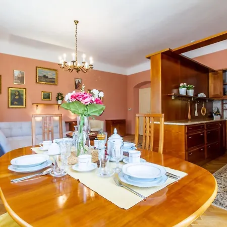 Royal Ramova Apartament *